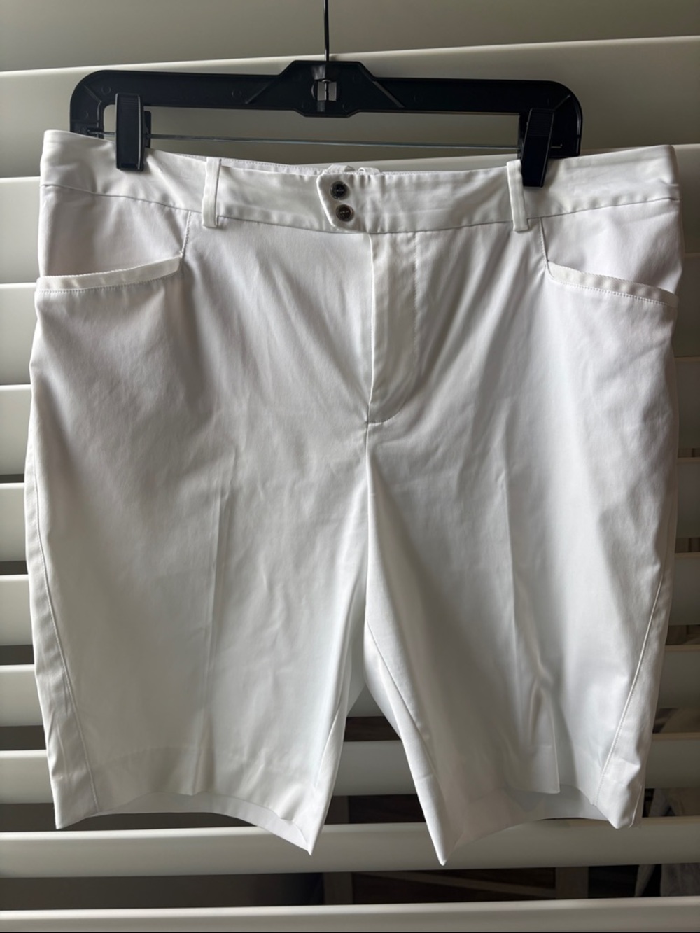 RLX Ralph Lauren White Women’s Bermuda Shorts; Sz: 10; EUC